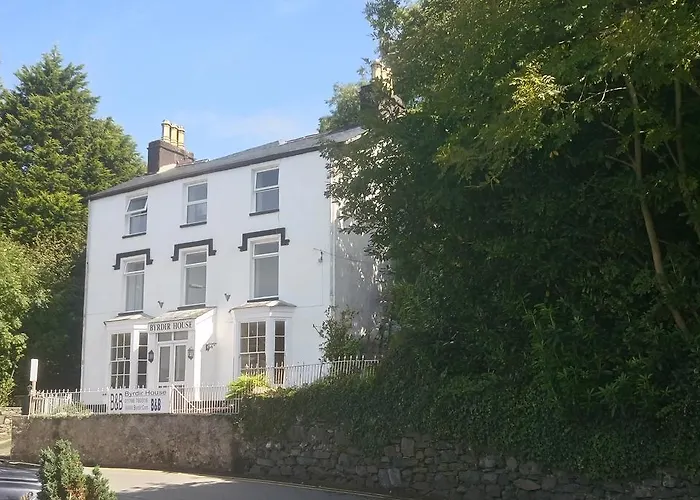 Guest house: Byrdir House