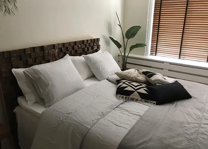 Bednextdoor