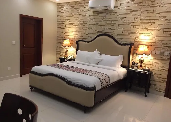 Resort: Orchards Cottage Hotel