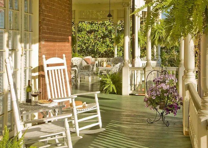 3 star hotels Carriage House Inn B&B