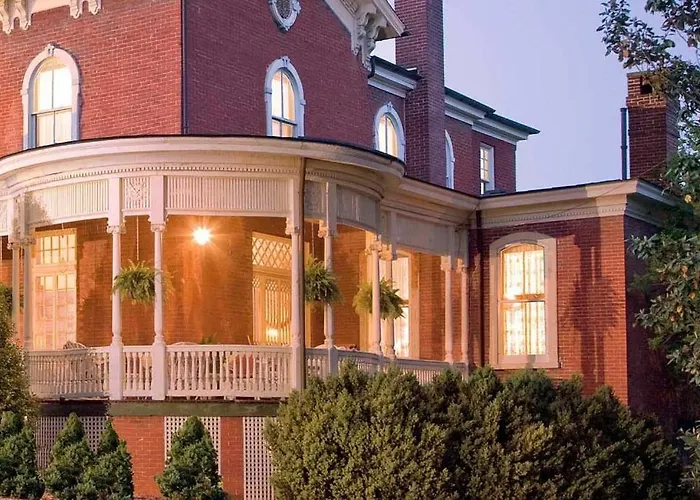 3 star hotels Carriage House Inn B&B