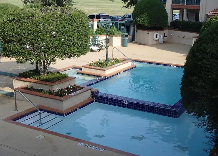 Motels Econo Lodge Inn And Suites Arlington