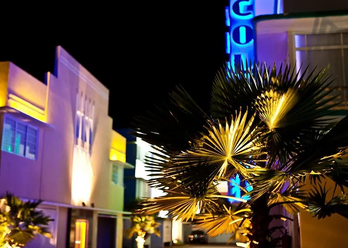  Miami (Adults Only)
