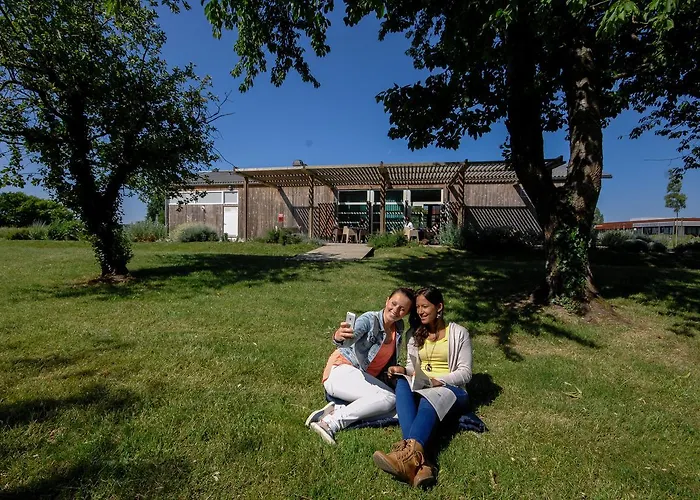 Hotel pres du College: Auberge de jeunesse Rochefort