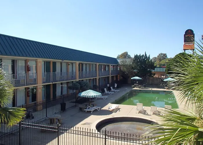 Boutique hotel only: Bossier Inn And Suites