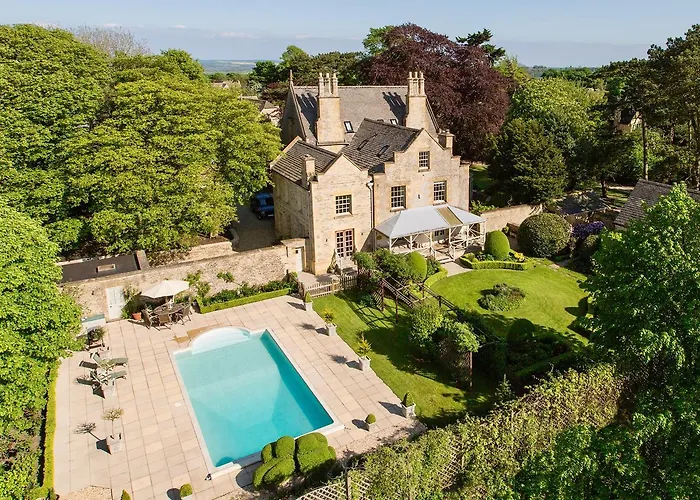 Crestow House