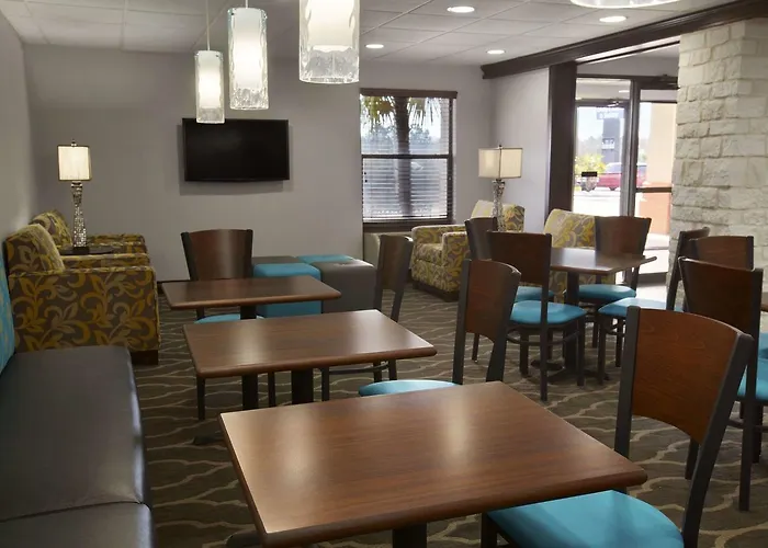 Motel: Days Inn & Suites By Wyndham Kinder