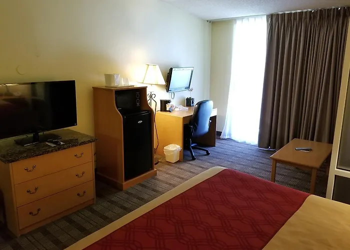 Central hotel: Econo Lodge Inn & Suites