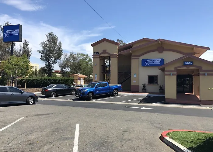 Hotel with pool: Americas Best Value Inn & Suites Escondido