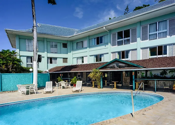 Hotels Close to Airport Doctors Cave Beach