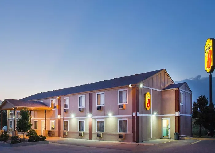 Cheap hotels Super 8 By Wyndham Limon