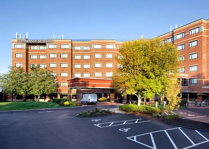 Hotel with Tennis: Embassy Suites By Hilton Portland Maine