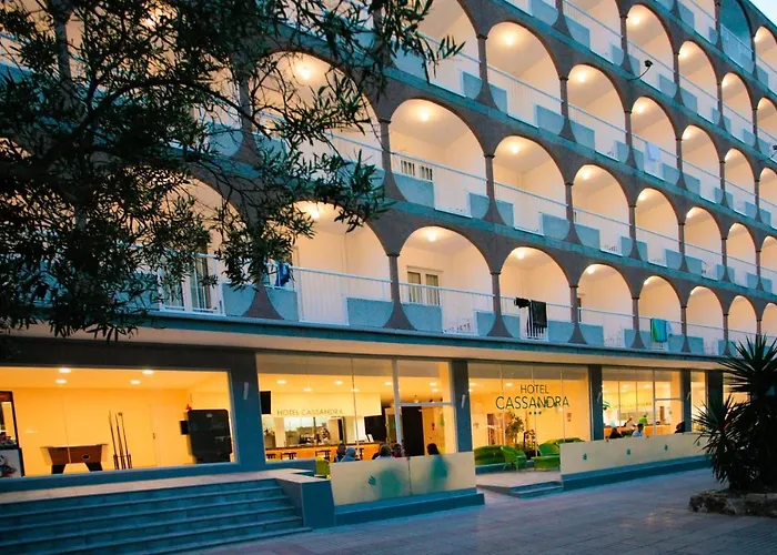 Hotel with pool: Hotel Cassandra