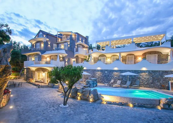 Villa con piscina: Villa Caruso