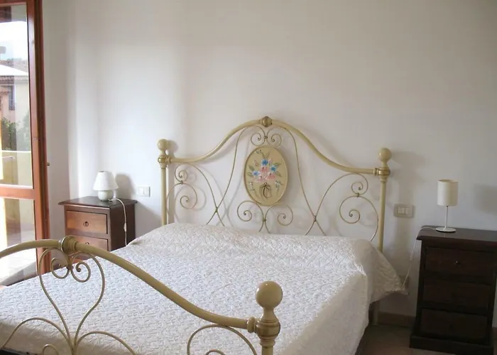 Le Domus De Chia