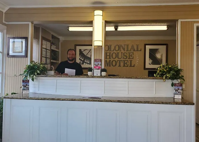 Motel: Colonial House Motel