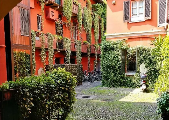 Alzaia Naviglio Grande