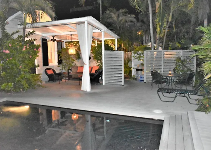 Hotel suites Simonton Court Historic & Cottages
