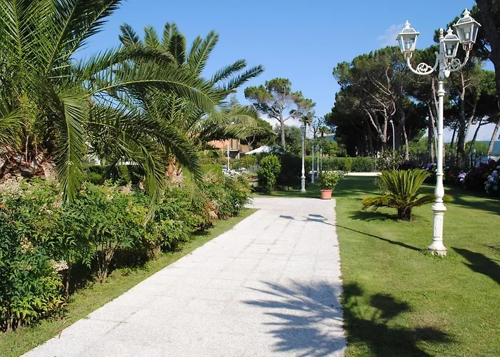 Hotel vicino al College: Hotel Holiday Sul Lago