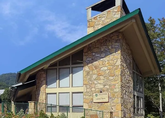 Hotel near College: Laurel Point Resort