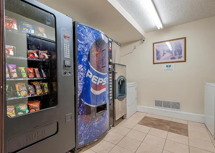All Motels Super 8 By Wyndham Colorado Springs/Chestnut Street