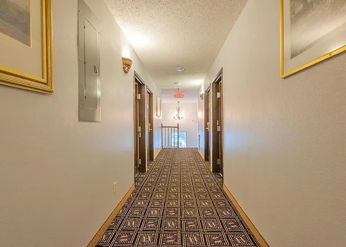 All Motels Super 8 By Wyndham Colorado Springs/Chestnut Street