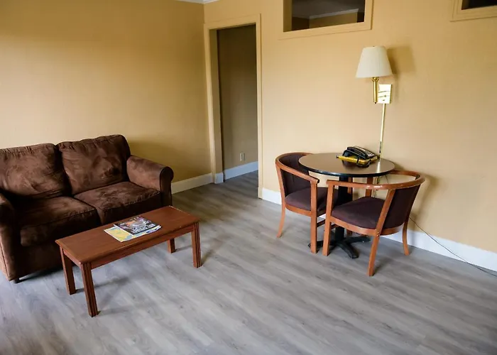 Motel: Kings Inn Hot Springs